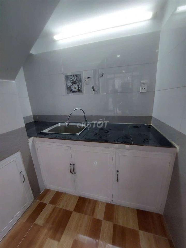 Bán nhà đường Phạm Hùng C7C DT.4m×6m5 } 1 Lầu 1 Phòng 1 toilet hẽm 6m.