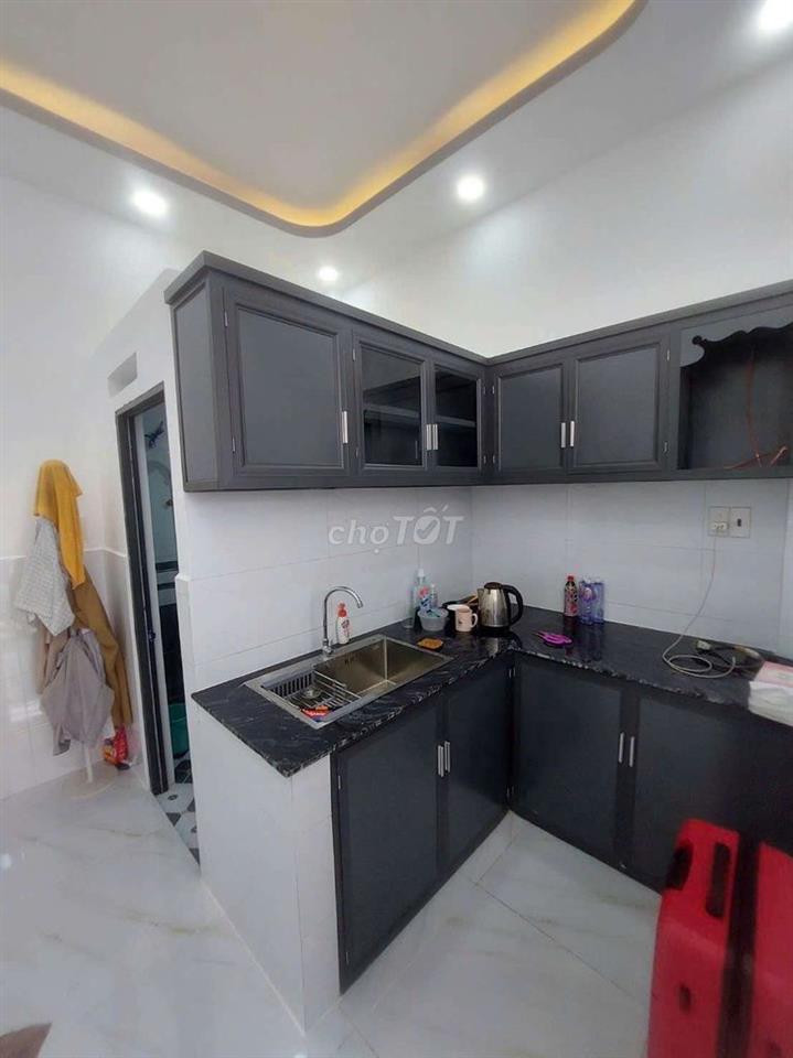 Bán nhà đường Phạm Hùng C1 DT.3m2×9m } 1 Lầu 2 Phòng 2 toilet hẽm 8m.