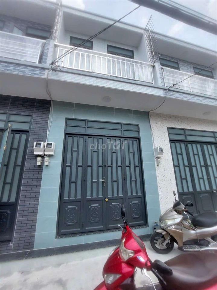Bán nhà đường Phạm Hùng C1 DT.3m2×9m } 1 Lầu 2 Phòng 2 toilet hẽm 8m.