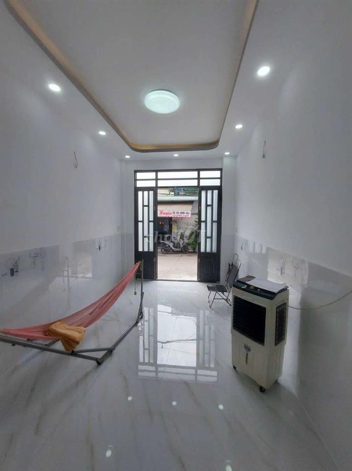Bán nhà đường Phạm Hùng C1 DT.3m2×9m } 1 Lầu 2 Phòng 2 toilet hẽm 8m.
