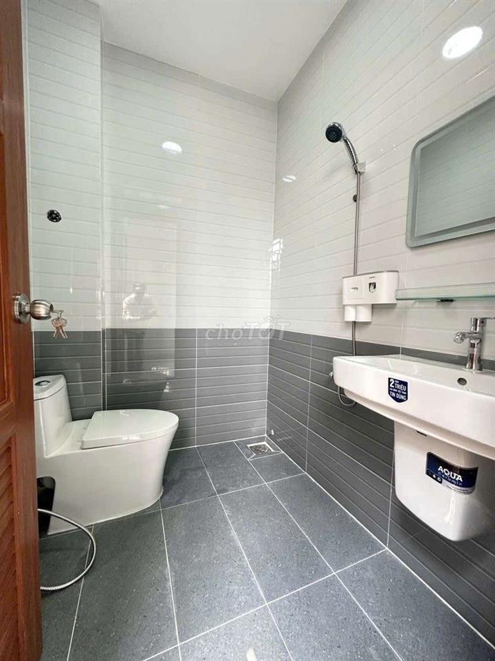 Bán nhà Mặt Tiền đường Phạm Hùng C7B DT.3m2×10m } 1 Lầu 2Phòng 2toilet