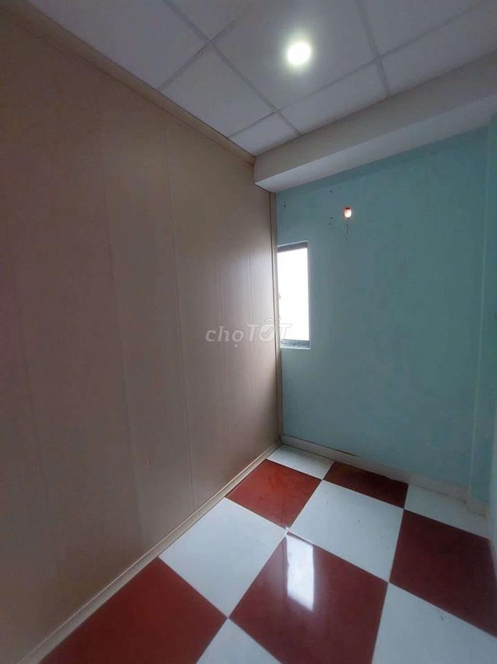 Bán nhà đường Quốc Lộ 50 DT.4m×5m } 1 Lầu 2 Phòng 1 toilet hẽm 3m.