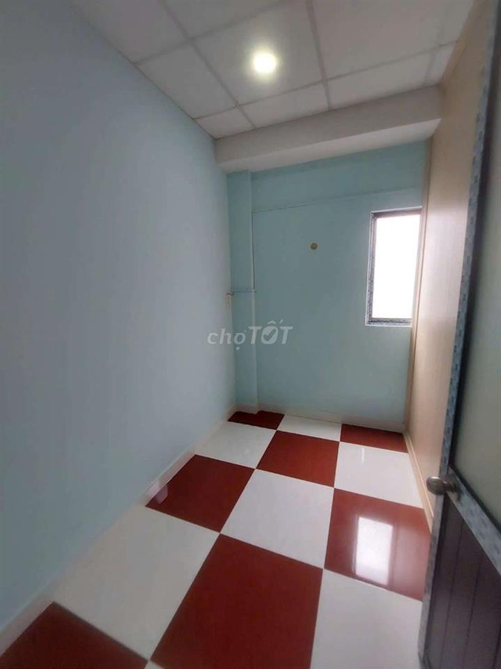 Bán nhà đường Quốc Lộ 50 DT.4m×5m } 1 Lầu 2 Phòng 1 toilet hẽm 3m.