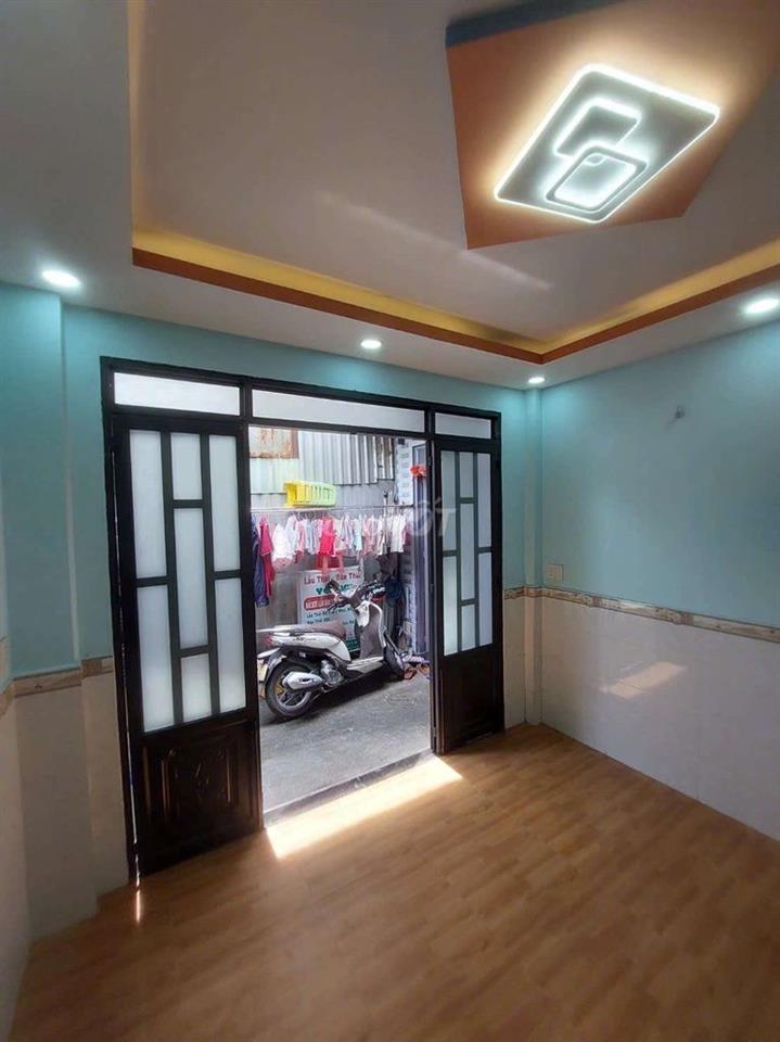 Bán nhà đường Quốc Lộ 50 DT.4m×5m } 1 Lầu 2 Phòng 1 toilet hẽm 3m.
