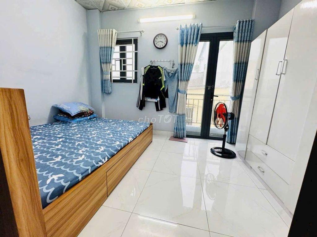 Bán nhà đường Phạm Hùng C4 DT.4m×8m } 1 Lầu 2 Phòng 2 toilet Hẽm 4m.
