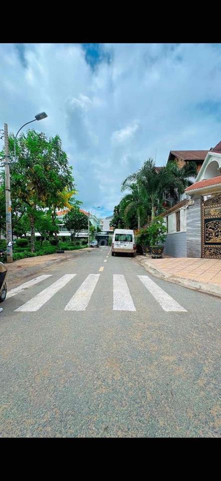 Nhà Lầu 4 Tầng Hẻm Oto Ngay Công Viên Bông Sao P5 Q8