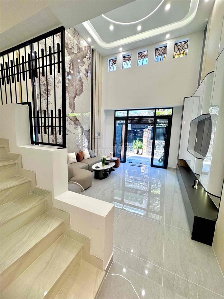 Nhà Lầu 5 Tầng Âu Dương Lân Hoàn Công Đủ