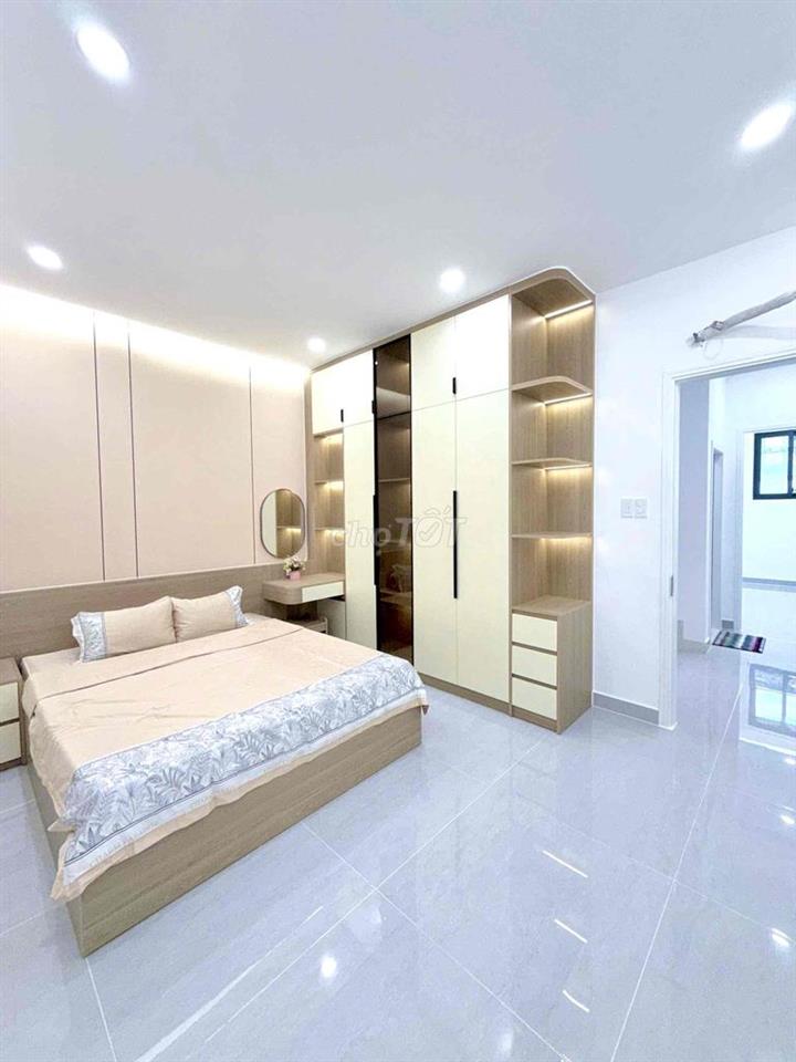 Nhà Lầu 5 Tầng Âu Dương Lân Hoàn Công Đủ