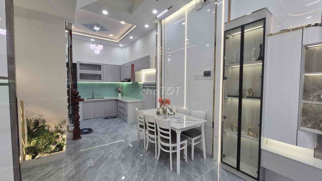 Nhà Lầu 4 Tầng Full Nội Thất Hẻm Oto Hoàn Công Đủ