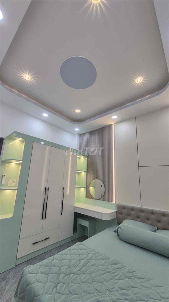Nhà Lầu 4 Tầng Full Nội Thất Hẻm Oto Hoàn Công Đủ