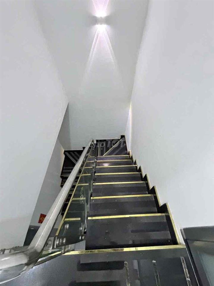 Nhà Lầu 3 Tầng Hoàn Công Đủ Hẻm 5m Âu Dương Lân