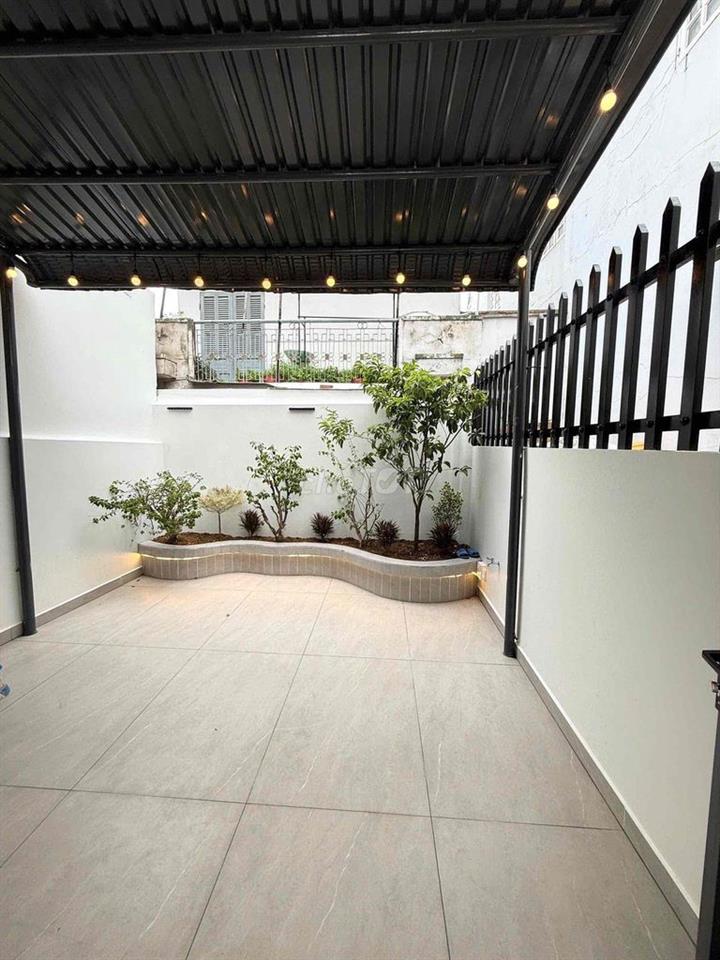 Nhà Lầu 3 Tầng Diện Tích Lớn 69.8m2 Hoàn Công Đủ Hẻm 4m