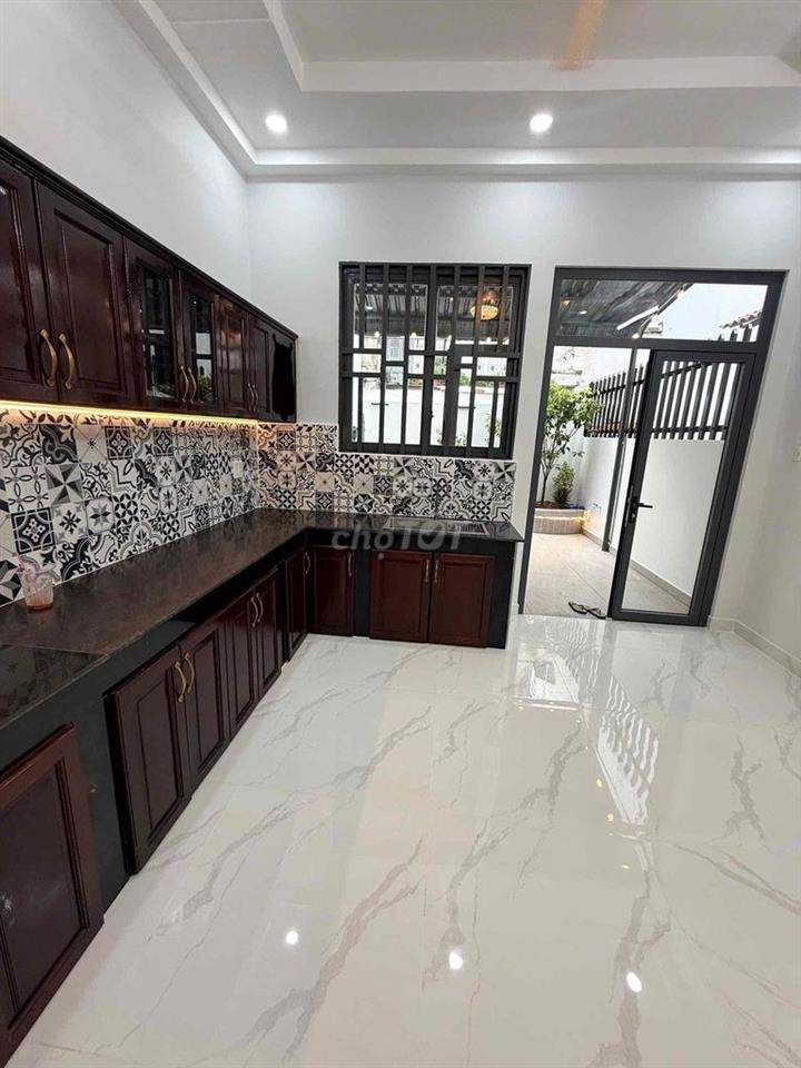 Nhà Lầu 3 Tầng Diện Tích Lớn 69.8m2 Hoàn Công Đủ Hẻm 4m