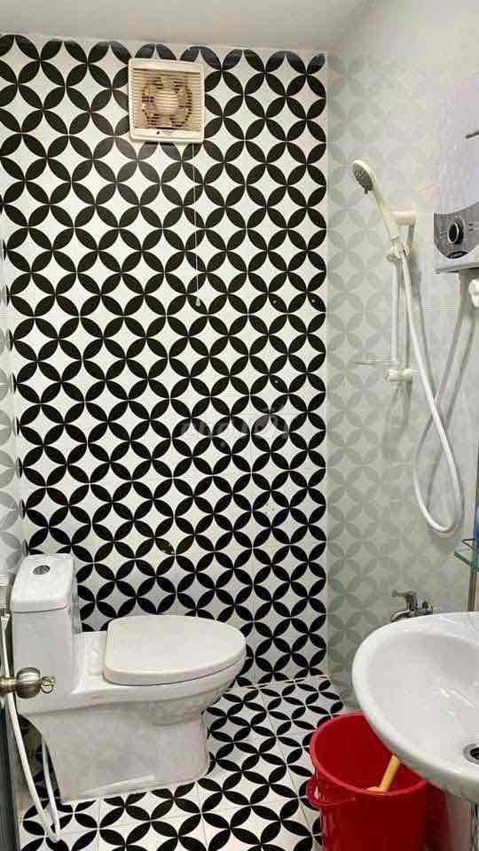 Nhà Ngang Khủng Có P Ngủ Tầng Trệt Hoàn Công Đủ Hẻm 4m