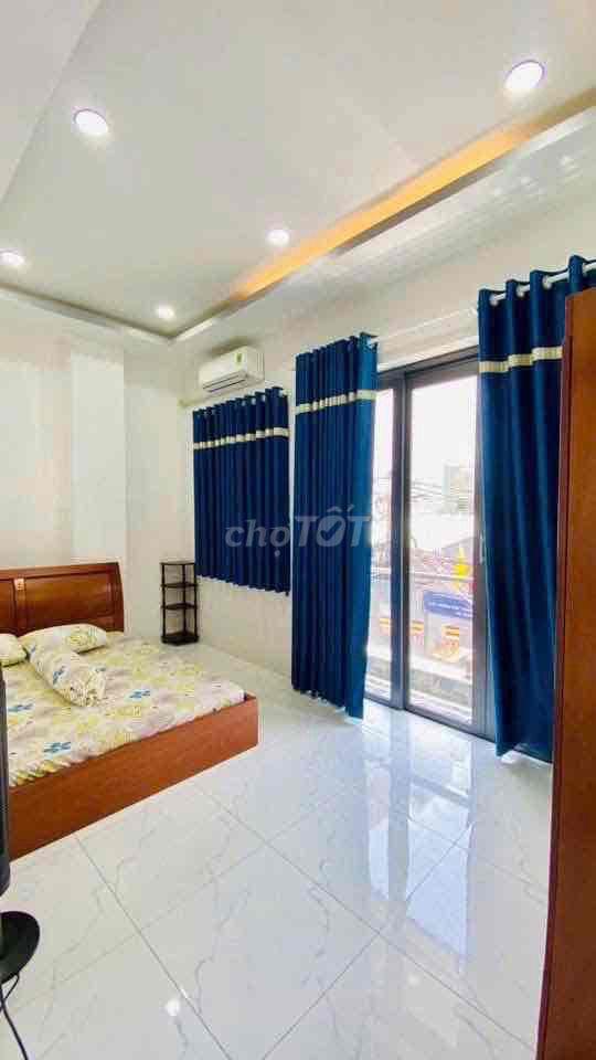 Nhà Ngang Khủng Có P Ngủ Tầng Trệt Hoàn Công Đủ Hẻm 4m