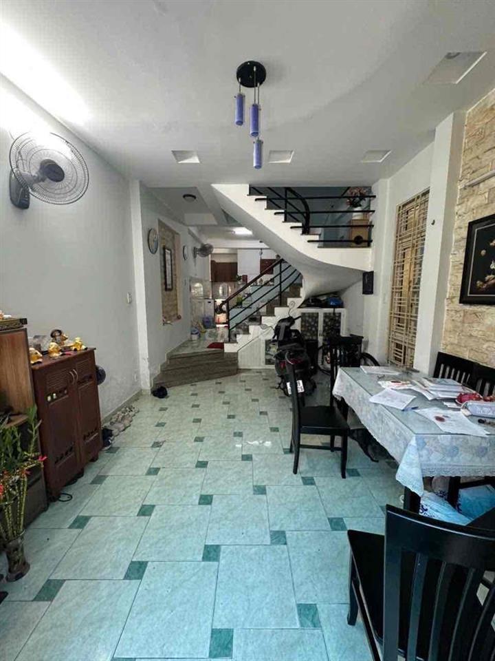 Nhà Lầu 3 Tầng Diện Tích Lớn P1 Q8