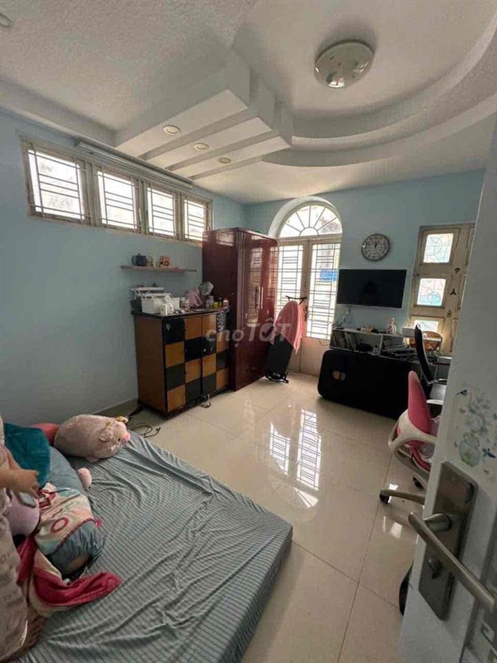Nhà Lầu 3 Tầng Diện Tích Lớn P1 Q8