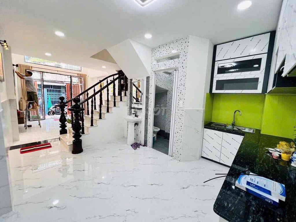 Nhà Lầu 4 Tầng Cách Mặt Tiền 3 Căn Nhà P15 Q8