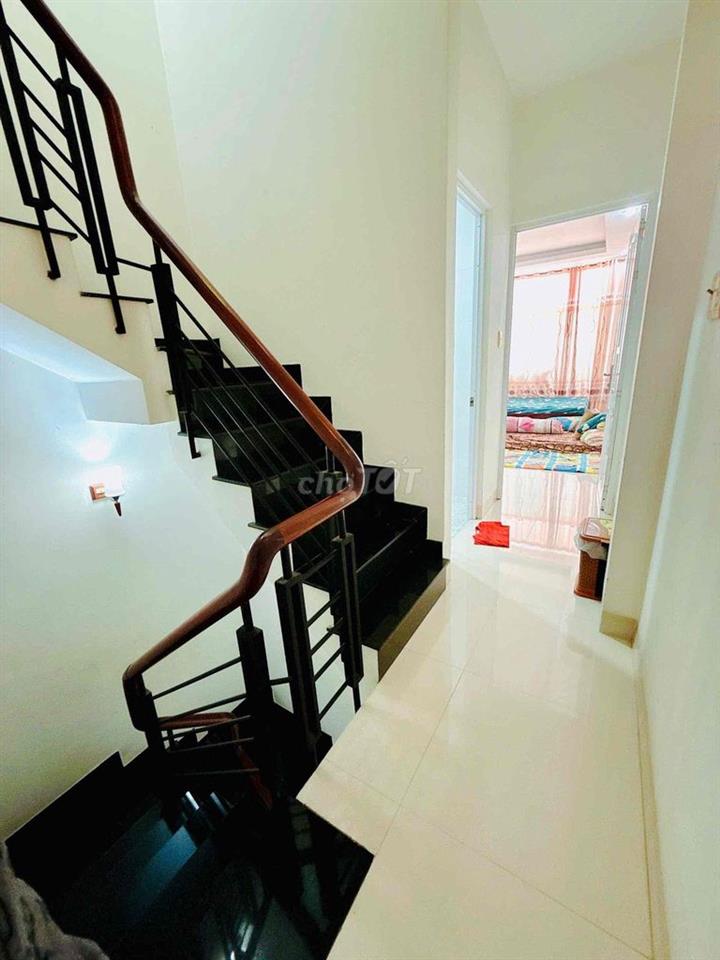 Nhà Lầu 4 Tầng Sát Mặt Tiền Bùi Minh Trực P5 Q8