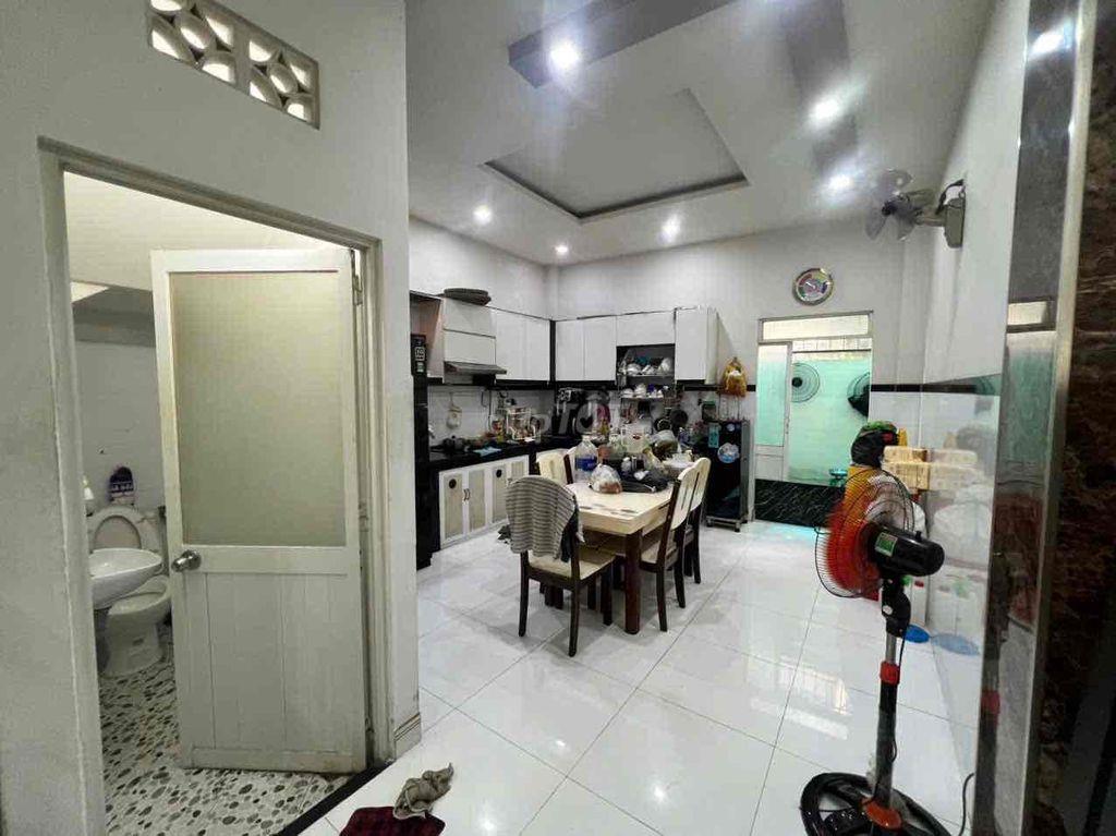 Nhà Lầu 5 Tầng Hẻm Oto Tám Danh P4 Q8
