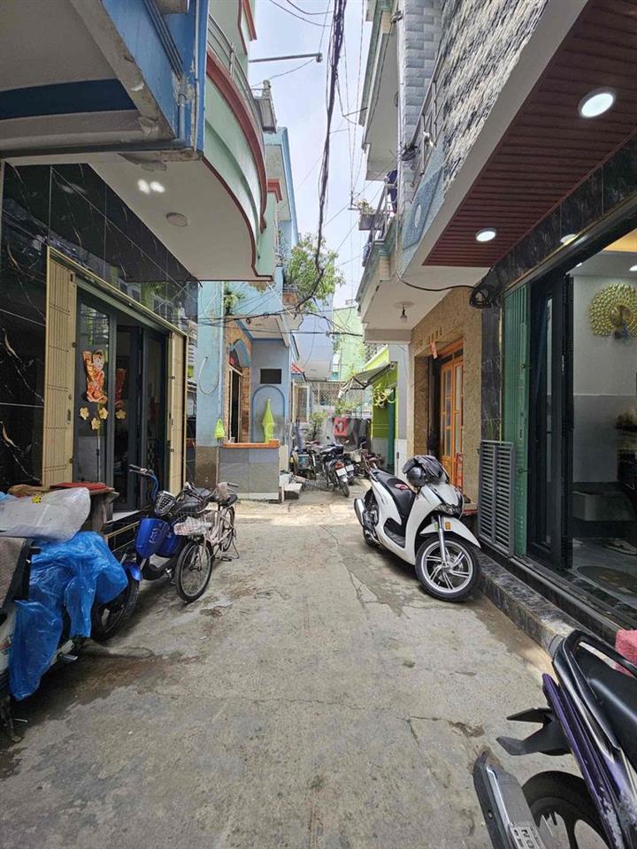 Nhà Lầu 3 Tầng Hẻm 3m5 5 Căn Ra Mặt Tiền Nguyễn Duy