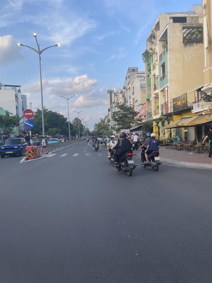 🟥⭐ XE HƠI NGỦ TRONG NHÀ – PHẠM HÙNG – 4×16M – 6,4 TỶ ⭐🟥