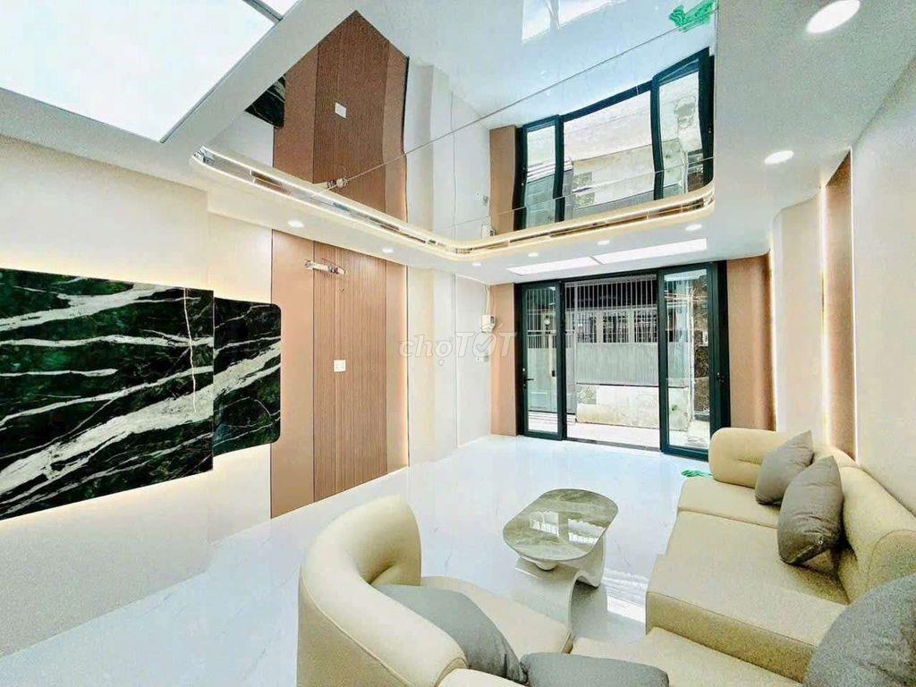 NHÀ XÂY MỚI 4 TẦNG ĐẸP NỘI THẤT LUNG LINH TTTM Parc Mall P4 Q8