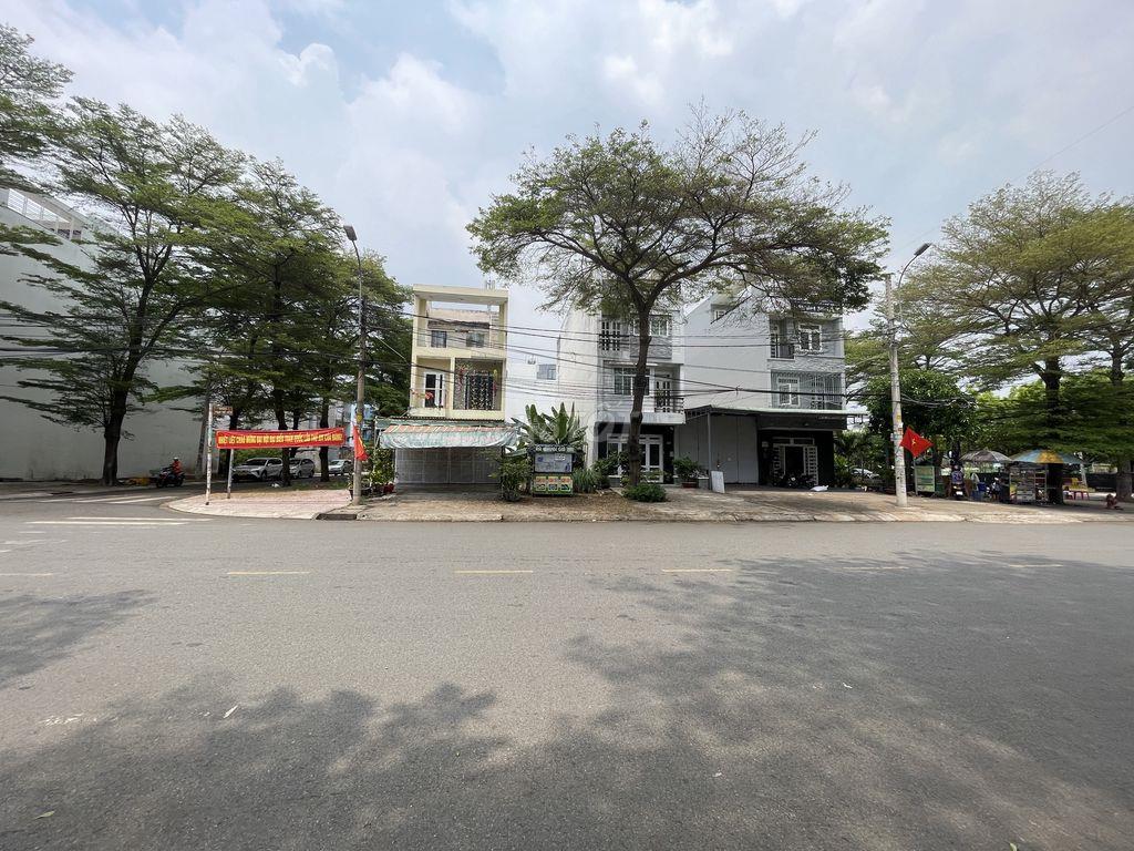 Một cặp góc  MT đường Phạm Thế Hiển đường 30m  240 m2, rất tiện KD