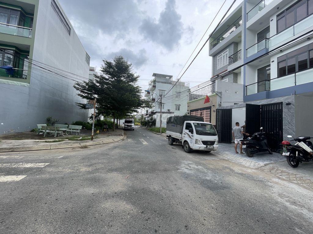 Cần vốn bán nhanh nền 110 m2/ 4,3 tỷ tại KDC Phú Lợi