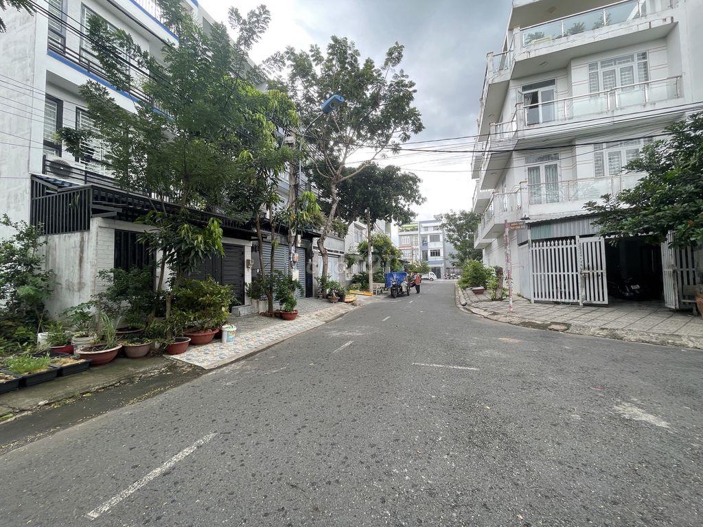 4,3 tỷ Nền 100 m2 ( 5x20m) Đối diện công viên thoát mát tại Phú Lợi Q8