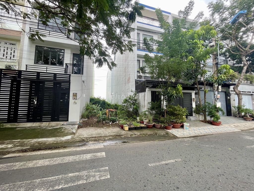 4,3 tỷ Nền 100 m2 ( 5x20m) Đối diện công viên thoát mát tại Phú Lợi Q8