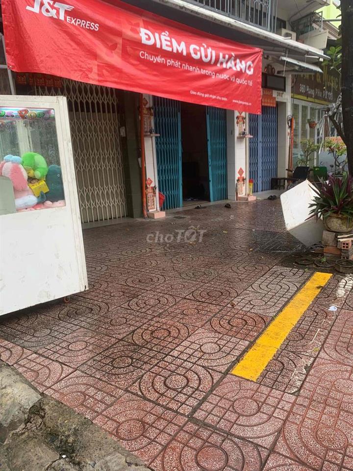 Nhà Mặt Tiền ngang siêu hiếm ,sân rộng 7m  khu vực đẹp nhất Q8