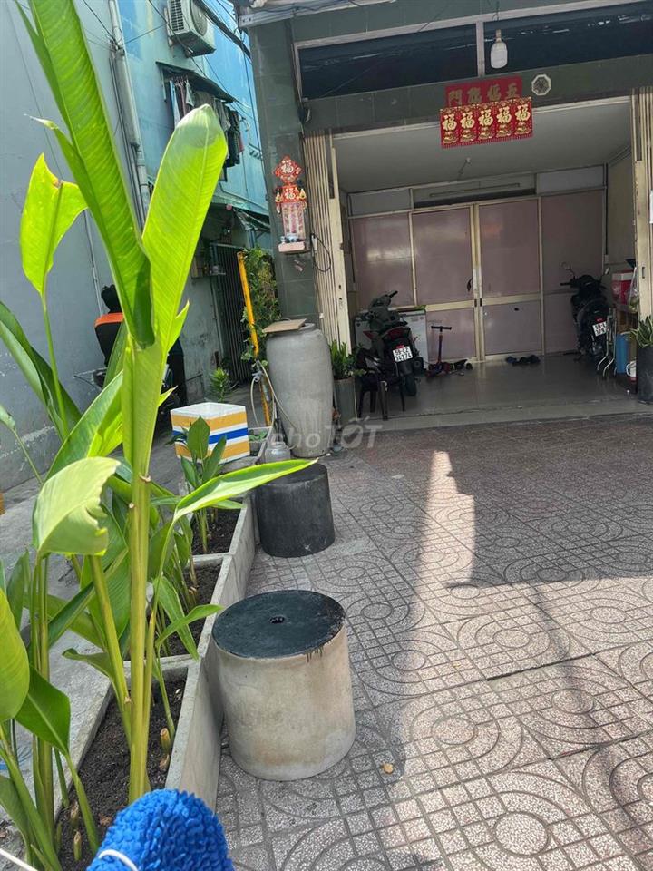 Cho thuê mặt bằng ,nhà góc ,có bồn rửa ,wc,lối đi riêng