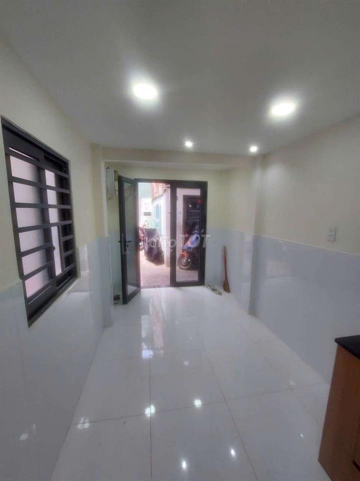 Bán nhà đường Ba Đình P8.Q8 DT.2m8×6m } 2 Lầu 2 Phòng 3 toilet hẽm 3m.