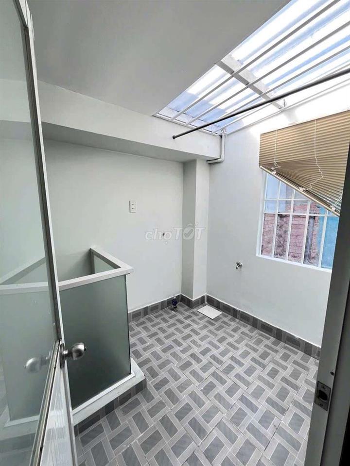 Bán nhà đường Hưng Phú P9.Q8 DT.7m8×5m } 2 Lầu 3 Phòng 2 toilet.