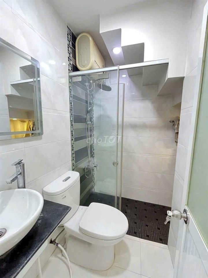 Bán nhà đường Hưng Phú P9.Q8 DT.7m8×5m } 2 Lầu 3 Phòng 2 toilet.
