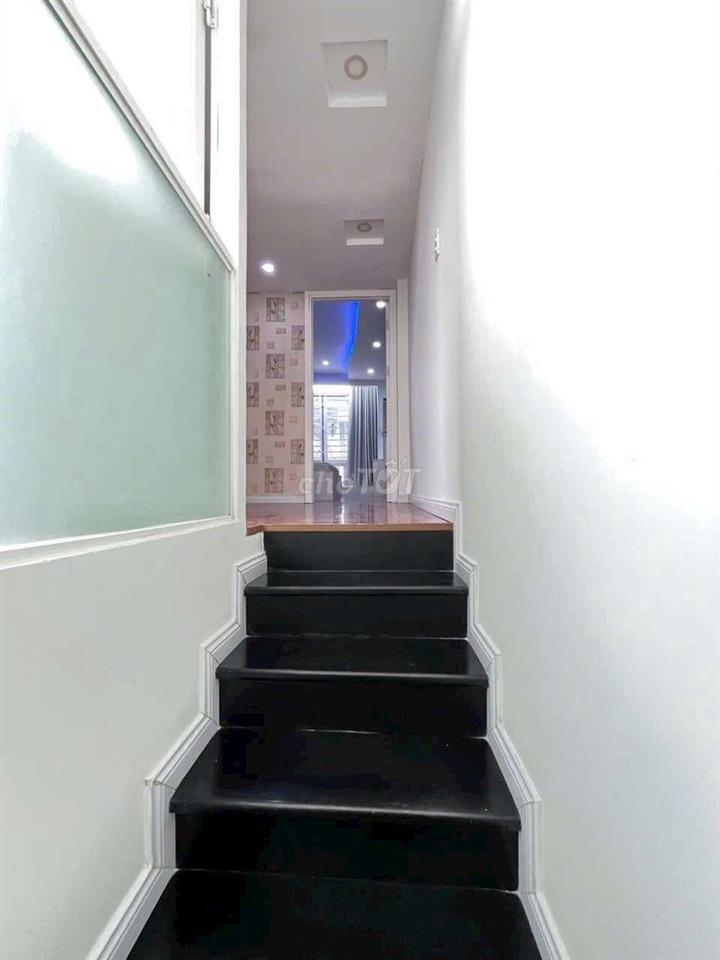 Bán nhà đường Hưng Phú P9.Q8 DT.7m8×5m } 2 Lầu 3 Phòng 2 toilet.