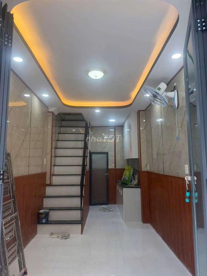 Bán nhà đường Âu Dương Lân P3.Q8 DT.3m×6m } 4 tầng 3 Phòng 3 toilet.