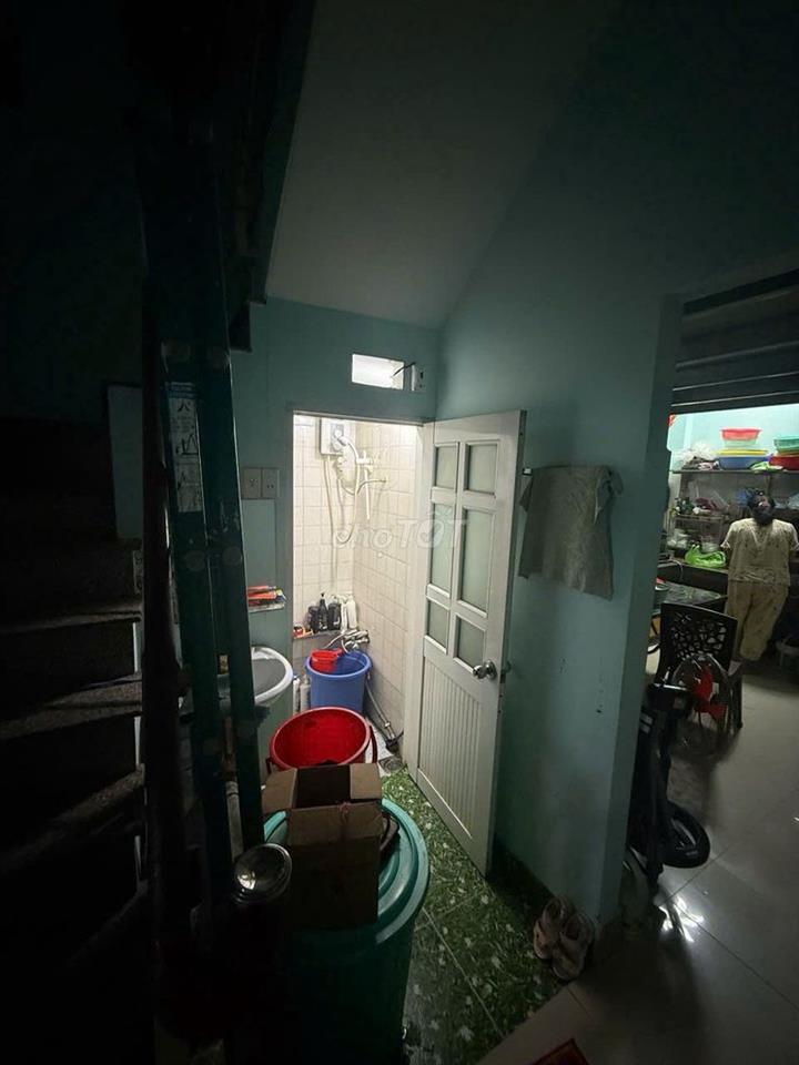 Ban nhà