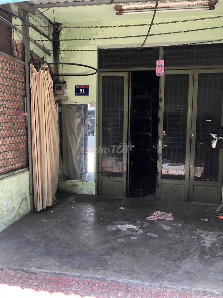 Nhà mặt tiền đường