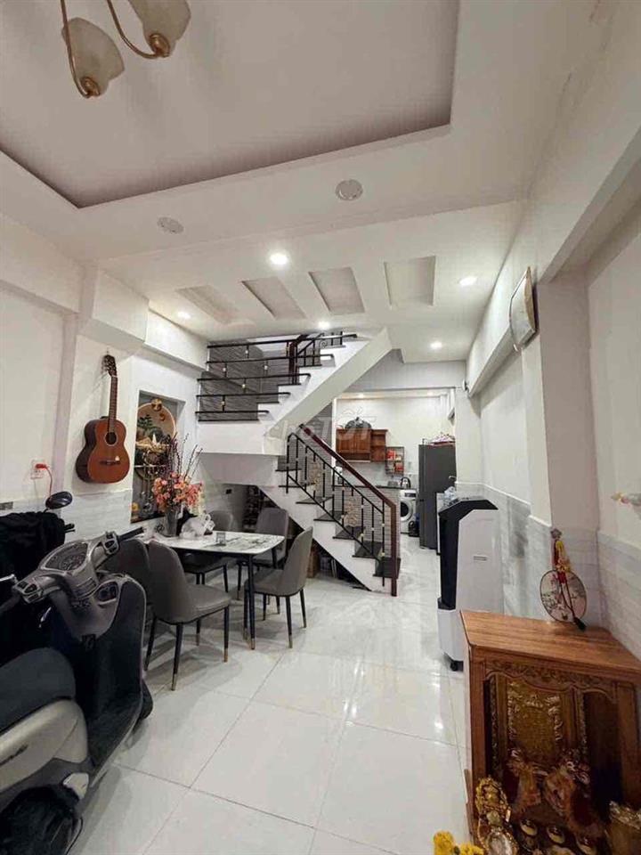 - Nhà bán Dương Bá Trạc P2 Q8  - DT : 3,5m x 9,5m