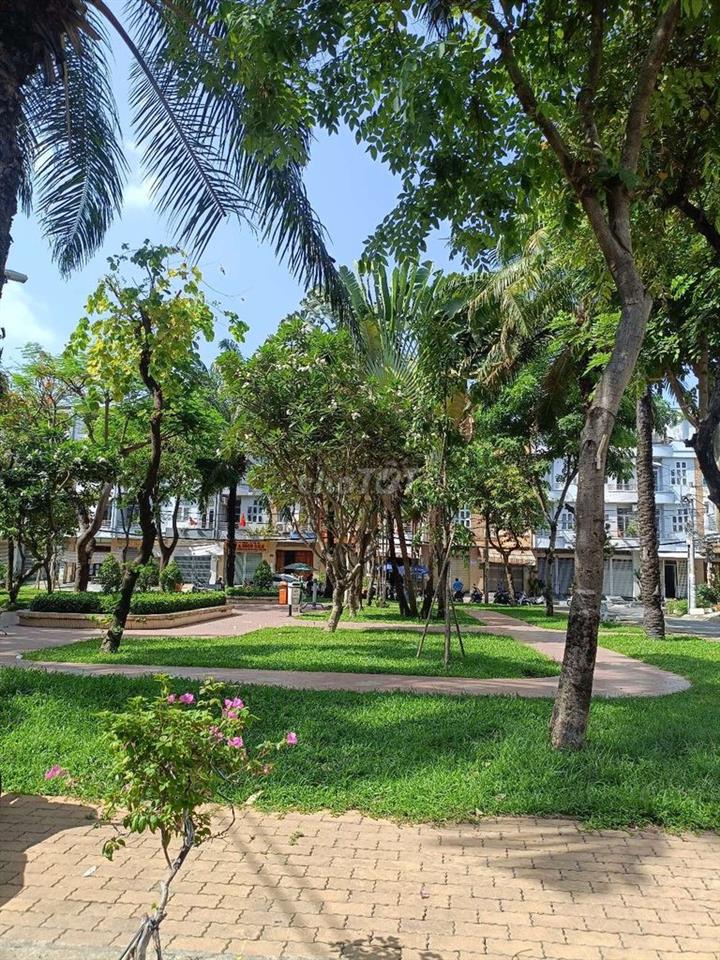 Nhà 2 lầu, 1ST KDC Bông Sao đối diện công viên