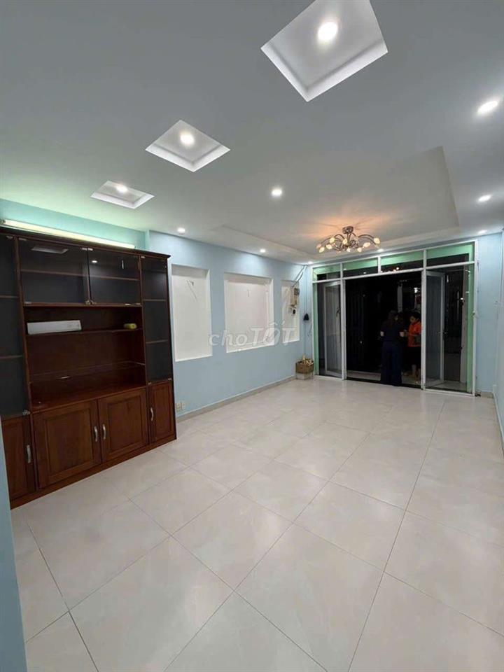 Nhà MT đường nhựa 14m F4Q8 dt: 3,53mx12,5m, nở hậu 3,7m, 2 lầu 