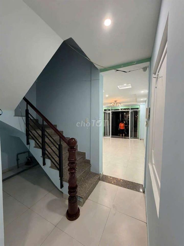 Nhà MT đường nhựa 14m F4Q8 dt: 3,53mx12,5m, nở hậu 3,7m, 2 lầu 