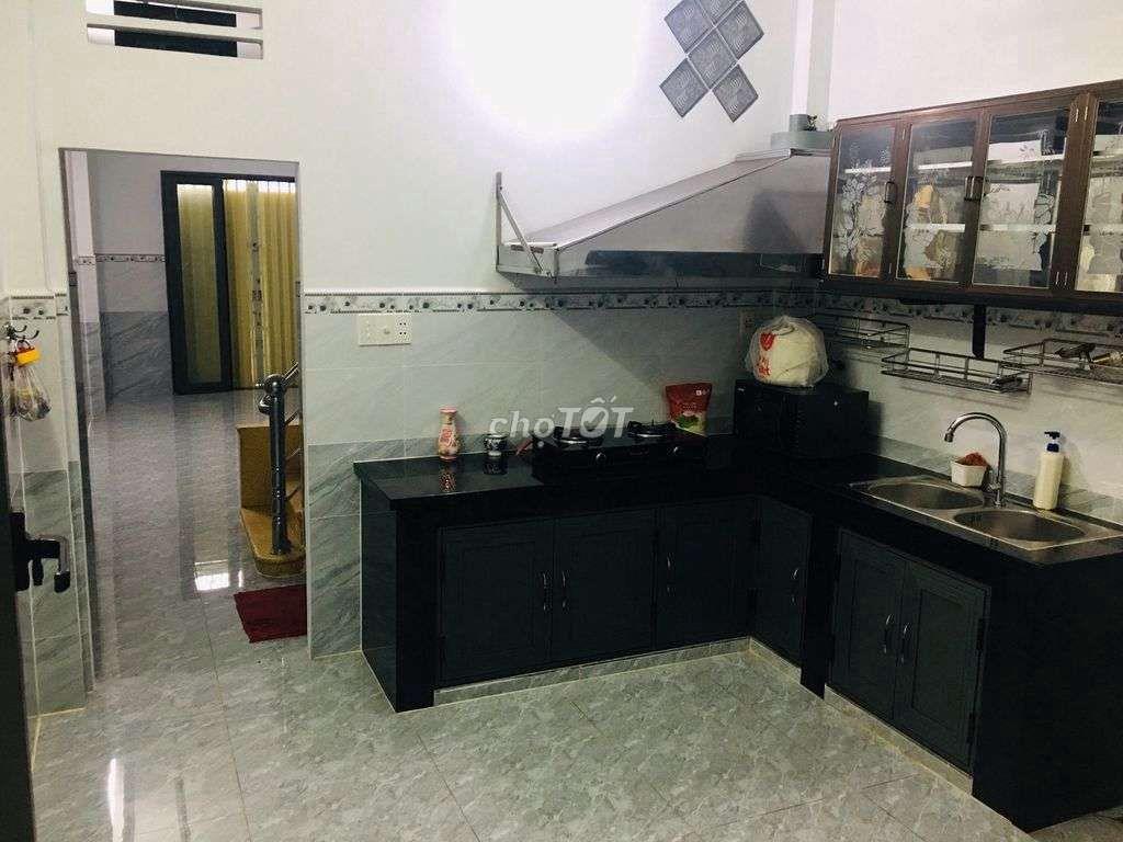 Nhà đường Tám Danh F4Q8 dt: 4m x 15m, 2 lầu st