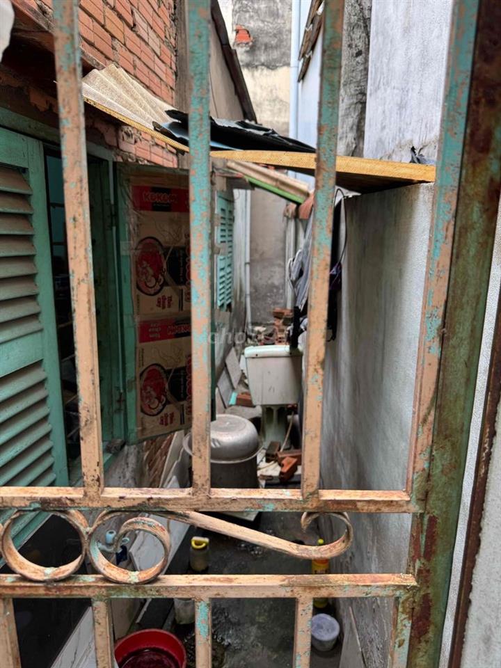 bàn nhà cấp 4