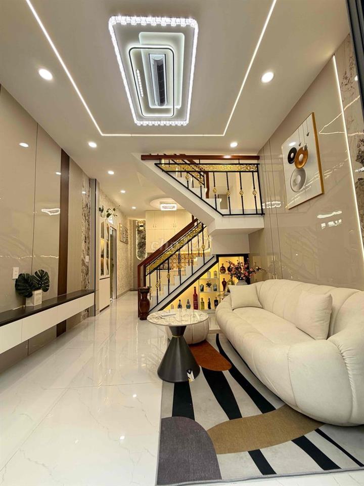 BÁN NHÀ CĂN GÓC , 3 TẦNG ÂU DƯƠNG LÂN Q8: NHỈN 5 TỶ