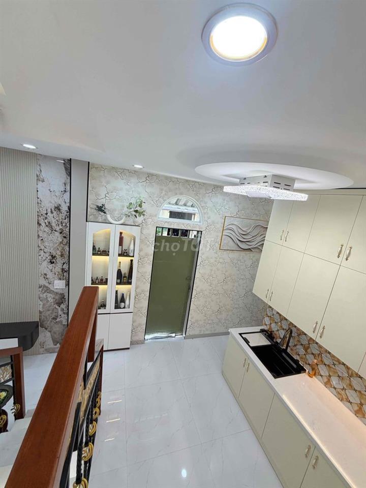 BÁN NHÀ CĂN GÓC , 3 TẦNG ÂU DƯƠNG LÂN Q8: NHỈN 5 TỶ