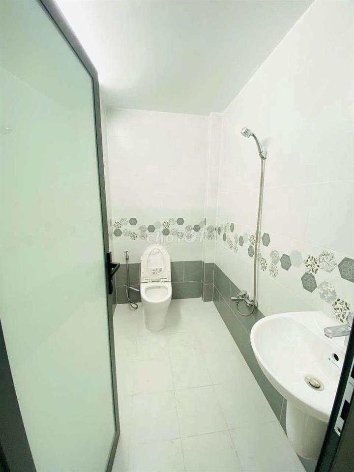 Chính chủ đăng bán nhà mới đẹp kiểu cổ điển 5 tầng vào ở liền Q8