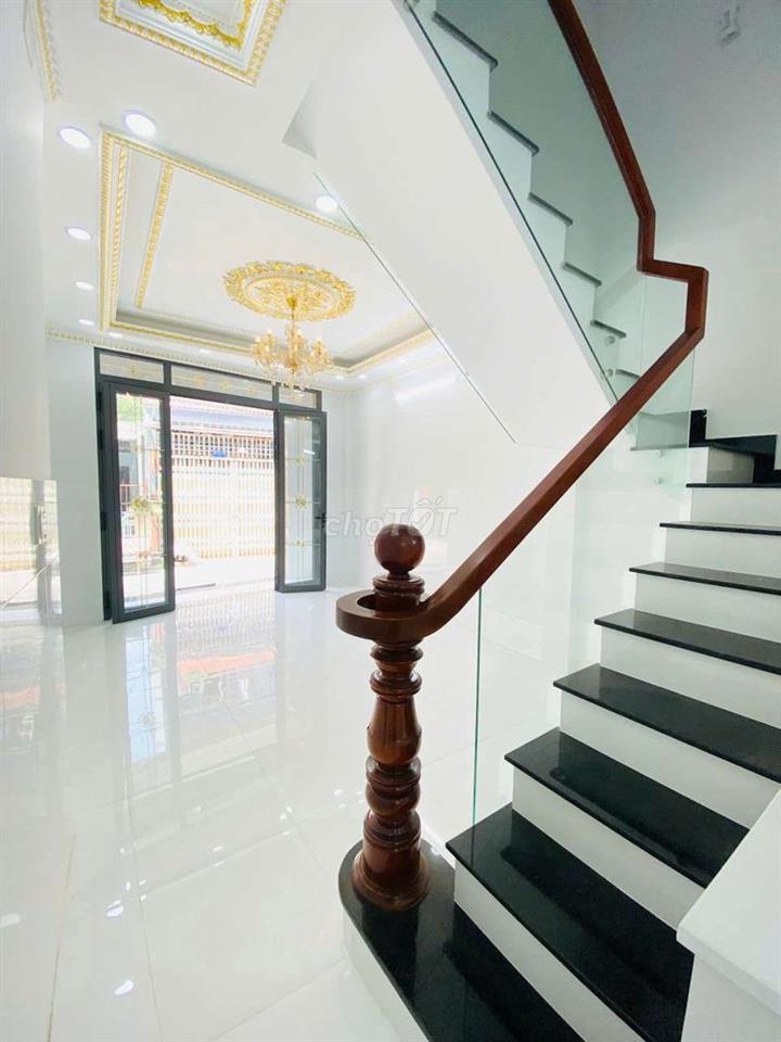 Chính chủ đăng bán nhà mới đẹp kiểu cổ điển 5 tầng vào ở liền Q8